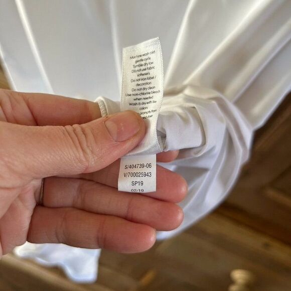 Athleta Medium White Cadence Mesh Tank Top - Small Flaw - Picture 12 of 12